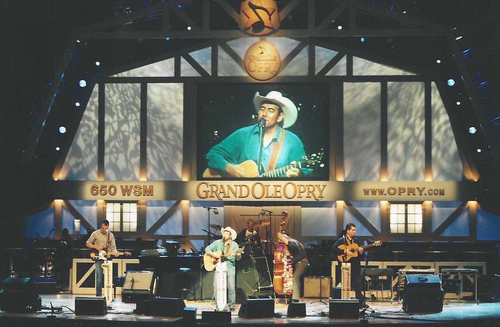 Gallery bolinger, jam, bb, chris & drummer at opry